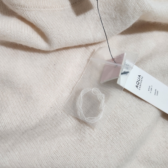 Aqua Cashmere incredible soft sweater - Picture 7 of 8